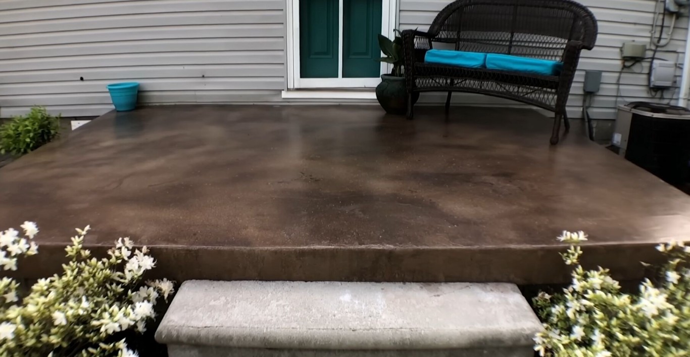 Low-maintenance concrete patio with outdoor furniture in Brandon, FL